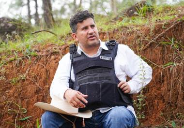 ‘Se lo asesinaron en sus manos’: Crimen contra Carlos Manzo es la derrota de Sheinbaum ante el crimen, afirma Riva Palacio