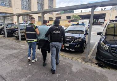 Fotografía publicada en X del ministro ecuatoriano del Interior, John Reimberg. Wilmer Chavarría (‘Pipo’), el máximo líder de Los Lobos, la banda criminal más grande y poderosa actualmente de Ecuador, fue detenido este domingo en España.