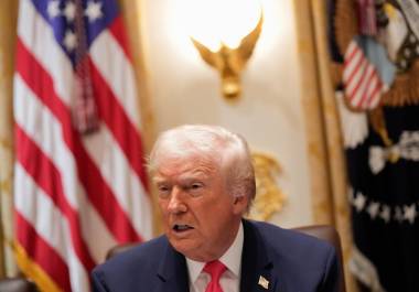 El presidente Donald Trump habla durante una reunión de gabinete en la Casa Blanca en Washington.