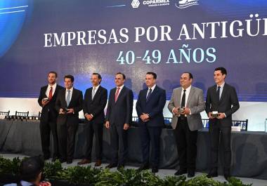 Dirigentes, autoridades locales y representantes del sector productivo celebraron el 90 aniversario de Coparmex Coahuila Sureste.