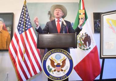 Ken Salazar, embajador de Estados Unidos en México, ofreció conferencia de prensa en la que mencionó que la solución al problema de la migración está en la frontera sur del país.