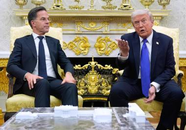 El presidente estadounidense Donald Trump con el secretario general de la OTAN Mark Rutte, en la Oficina Oval en la Casa Blanca en Washington, el 22 de octubre del 2025.