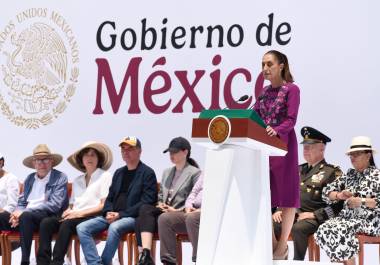 “¿Acaso pretenden influir en la elección de 2027 en nuestro país? No son preguntas retóricas. México no es piñata de nadie”, se cuestionó la mandataria.