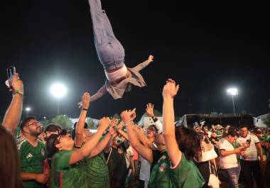 La afición mexicana celebró el triunfo de la Selección Nacional, que ganó con goles de Julián Quiñones y Raúl Jiménez.
