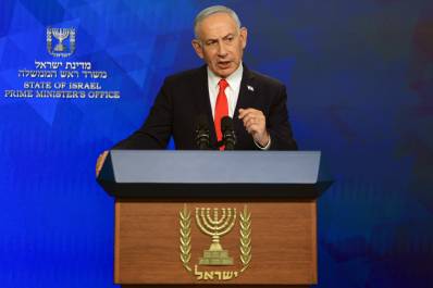 El primer ministro israelí, Benjamin Netanyahu, ofrece una rueda de prensa en Jerusalén, tras el anuncio de un marco preliminar mediado por EU e Irán para poner fin a las hostilidades militares regionales.