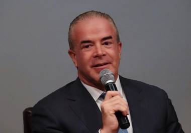 Las cuentas bancarias del empresario y dueño de Miss Universo, Raúl Rocha Cantú, acusado de encabezar una red de tráfico de combustible, drogas y armas, fueron bloqueadas por la UIF.