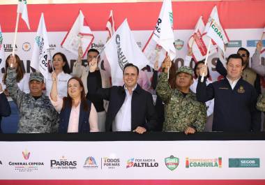 El banderazo se realizó en el Pueblo Mágico de Arteaga.