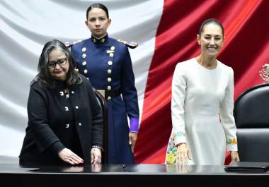 Norma Piña, ministra presidenta de la SCJN, y Claudia Sheinbaum, quien tomó protesta como Presidenta Constitucional de los Estados Unidos Mexicanos en la Cámara de Diputados.