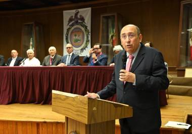 Rubén Moreira, diputado federal por Coahuila, afirmó que una tercera parte de la gasolina vendida en México tendría origen ilícito.