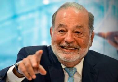 El empresario Carlos Slim reavivó el debate sobre el sistema de pensiones en México al sugerir que los adultos mayores continúen trabajando hasta los 75 años y que los apoyos como la Pensión del Bienestar y la jubilación del IMSS sean replanteados.