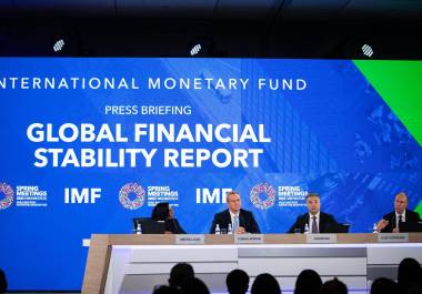 El FMI estimó que el riesgo de recesión para la economía estadounidense ha pasado del 25 % proyectado el pasado octubre al 40 % actual debido a la guerra arancelaria lanzada por el mandatario Donald Trump.