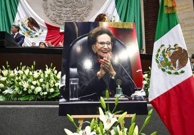 Ceremonia de cuerpo presente de Ifigenia Martínez, en el pleno de la Cámara de Diputados. La bancada de Morena encabezada por Ricardo Monreal, recibieron a familiares de la legisladora de este partido y quien entregó la banda Presidencial a Claudia Sheinbaum Pardo.