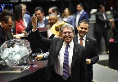 Monreal sostuvo que la revisión de esos temas formaría parte de un análisis sobre los siguientes pasos legislativos.