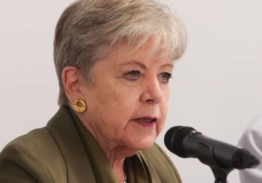 La titular de la Semarnat vinculó la presión geopolítica sobre energéticos con la urgencia de fortalecer capacidades propias.