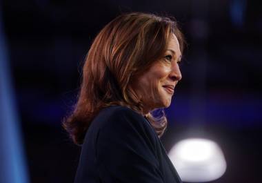 La vicepresidenta estadounidense y candidata presidencial demócrata Kamala Harris asiste a un evento de campaña en Filadelfia, Pensilvania.