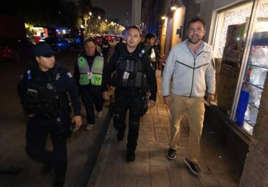 Autoridades municipales realizan inspecciones en establecimientos del primer cuadro de la ciudad.