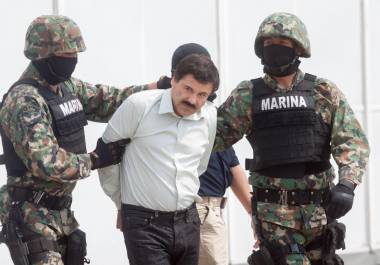 El periodista Héctor de Mauleón reveló para El Universal que tuvo acceso a tres materiales audiovisuales que muestran los últimos minutos en libertad de Joaquín ‘El Chapo’ Guzmán Loera.
