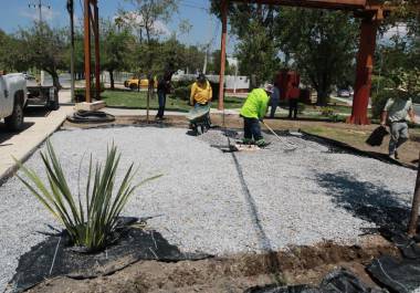 Las acciones de embellecimiento llegaron a plazas y áreas verdes de colonias como Amistad, San Patricio y República.