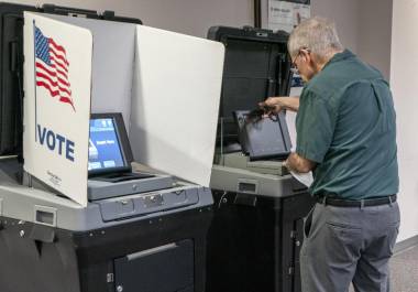 La inteligencia artificial y su creciente infraestructura física se han convertido en parte de la campaña electoral de demócratas y republicanos de cara a las legislativas de medio mandato en Estados Unidos.