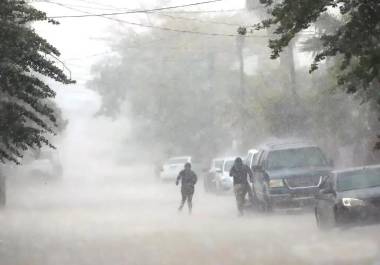 Se esperan fuertes lluvias, temperaturas bajo cero, vientos de hasta 80 km/h y oleaje de más de 2 metros, según el SMN.