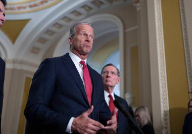 Senado aprueba plan presupuestario para ICE y Patrulla Fronteriza para reabrir la Seguridad Nacional