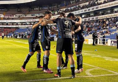 Frente a sus aficionados y desde la ciudad que vio al club crecer y convertirse en lo que es hoy, Querétaro venció con una importante goleada a los potosinos.