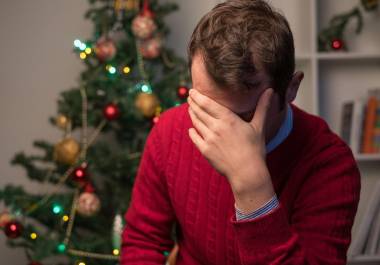 La depresión decembrina afecta a miles de personas durante las fiestas navideñas. Cambios emocionales, presiones sociales y recuerdos dolorosos pueden intensificar el malestar.