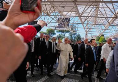El papa León XIV llega a la Policlínica Agostino Gemelli en Roma, el martes 13 de octubre de 2026, para una operación programada en el pulmón.