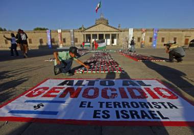 Manifestantes y activistas se congregaron este sábado en la Ciudad de México, para participar en una movilización global anticipada al primer aniversario de la guerra en la Franja de Gaza, que se conmemora el 7 de octubre.