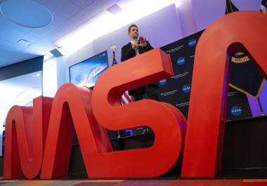 En la imagen, Jared Isaacman administrador de la Agencia Espacial estadounidense. La NASA anunció un ambicioso plan de 20 mil mdd para acelerar el regreso a la Luna en 2028.