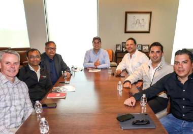 El Gobernador del Estado encabezó la reunión que se llevó a cabo con empresarios vinculados a este proyecto.