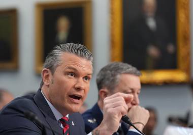 El secretario de Defensa de EU, Pete Hegseth, en su comparecencia ante el Congreso en Washington.
