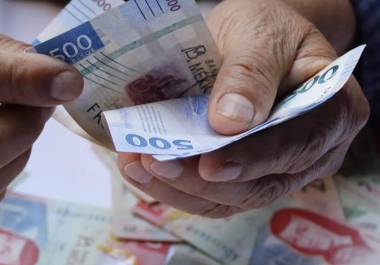 La presidenta Claudia Sheinbaum adelantó que el aumento al salario mínimo 2026 se dará a conocer en los próximos días. Te contamos cuánto podría subir y qué falta para que sea oficial.