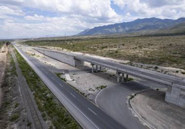 Ya concluyó la colocación de las estructuras principales de los dos puentes vehiculares contemplados en el proyecto.