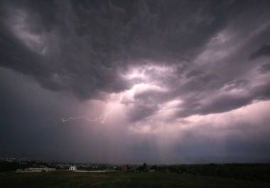 El SMN y Conagua mantienen alerta climatológica por lluvias muy fuertes, vientos de hasta 70 km/h y temperaturas de hasta 45 °C en México.