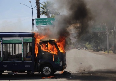 Más de 400 comuneros llegaron a la Fiscalía de Michoacán para exigir justicia por la represión de 2017 en Arantepacua y señalaron a Aureoles y a Bernardo Corona.