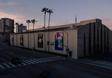Los icónicos estudios de Paramount en Hollywood, escenario de una industria que hoy enfrenta la incertidumbre tras el anuncio de su posible fusión con Warner Bros. Discovery