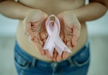 La concienciación sobre el cáncer de mama fomenta el autocuidado y recuerda que el diagnóstico oportuno transforma el pronóstico de la enfermedad.