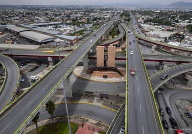 Conductores que circulan desde Fundadores hacia los carriles centrales del Periférico deberán adaptarse al nuevo operativo, diseñado para reducir el congestionamiento en el distribuidor vial El Sarape.