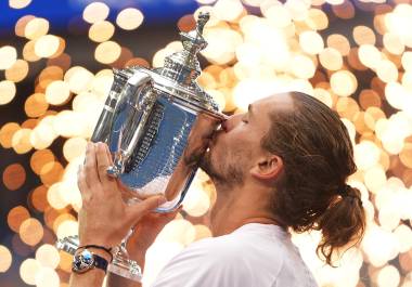 Alexander Zverev celebra en Nueva York, donde seis años antes había dejado escapar el título ante Dominic Thiem.