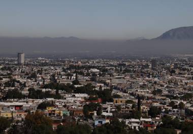 La contaminación en Saltillo se mantuvo alta durante la mañana, mientras que en Monterrey alcanzó niveles “malos” pasado el mediodía.