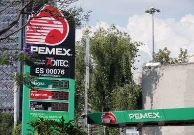 La gasolina Magna ha mantenido un tope de 23.99 pesos tras un acuerdo del Gobierno con los gasolineros.