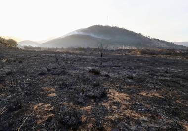 Las autoridades continúan con la vigilancia en el ejido El Tunal para evitar nuevos brotes de fuego tras el incendio que afectó la zona.