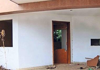 La casa de dos pisos a subastarse está dentro de un terreno de 124 metros, localizada en la calle Juan de la Barrera número 1970, colonia Burócratas, en el norte de Culiacán.