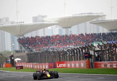 El piloto mexicano de Red Bull, Sergio ‘Checo’ Pérez, durante el Gran Premio de China dentro del circuito de Shanghái, concluyó carrera en tercera posición.