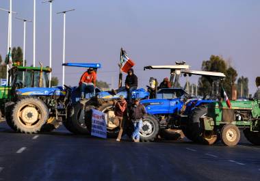Los productores agrícolas cerraron carreteras exigiendo mejores precios en sus cosechas.