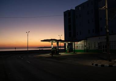 El desabastecimiento de combustible ha dejado vacías las estaciones de servicio, incluso en zonas neurálgicas de la capital cubana.