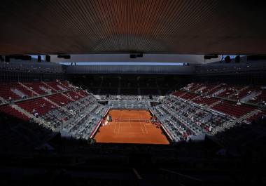 Mientras se anunciaba la suspensión provisional de varios partidos, Matteo Arnaldi venció a Damir Dzumhur en un encuentro que se jugó sin transmisión ni actualización oficial.
