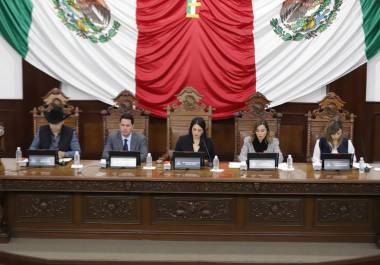 Antonio Flores (de sombrero) defendió esta situación, alegando que iniciativas de otras partes del país pueden ser de utilidad a la entidad.