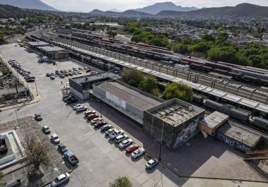 La estación de la zona urbana de Saltillo, la más grande del tramo, tendrá área de juegos infantiles y 131 cajones de estacionamiento.